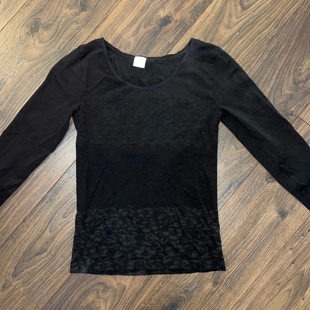 black long sleeve tee